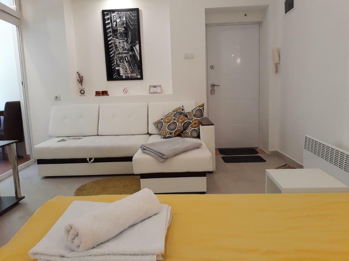 Apartment White Pearl